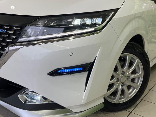 �yLED�w�b�h���C�g�z���V����ԑ��s�����ǍD�Ȏ��E���m�ۂ����S���ĉ^�]�ł��鍂�P�xLED�w�b�h���C�g�𑕔�!�_�����x�������A����d�͂��}�����Ă��܂��B