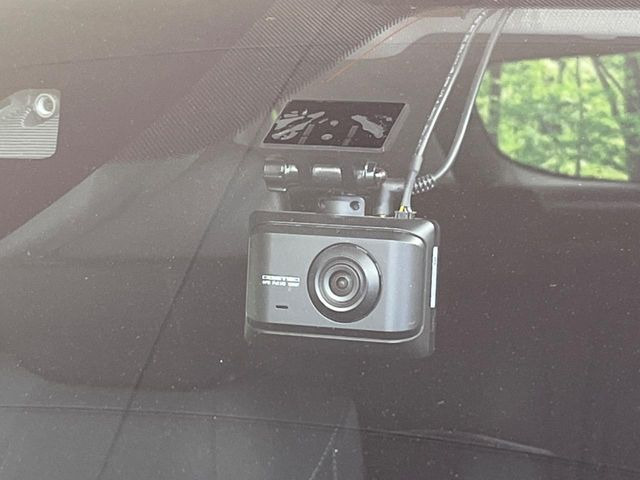 【ドライブレコーダー】ドライブレコーダー装備!走行中はもちろん、あおり運転や事故に遭遇した際、映像で記録し、万一のリスクに備えます。※記録用SDカードはお客様ご自身でご準備いただく必要があります。