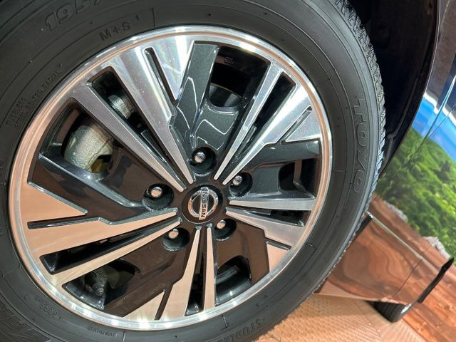 �y����15�C���`�A���~�z�C�[���z�O�ςɃ}�b�`���������A���~�z�C�[���𑕒����Ă���܂��B�e��ЊO�A���~�z�C�[����A�X�^�b�h���X�^�C�����戵�����Ă���܂��B���񂲑��k����������