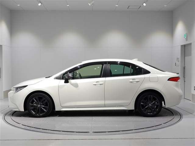 カローラ1.8 ハイブリッド W×B