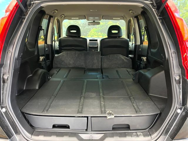 ���i�̂���������ʋ΁A���}���ɏ\���ȉ׎��X�y�[�X���m�ۂ��Ă���܂��B�Z�J���h�V�[�g��|���ƁA�傫�ȉו��̐ύڂ��\�ł���