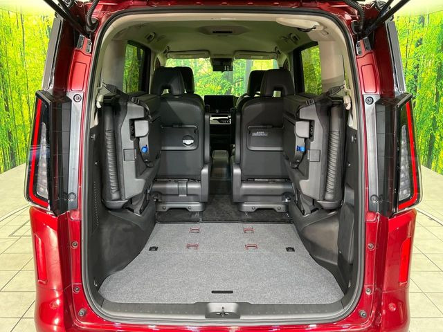 ���i�̂���������ʋ΁A���}���ɏ\���ȉ׎��X�y�[�X���m�ۂ��Ă���܂��B�Z�J���h�V�[�g��|���ƁA�傫�ȉו��̐ύڂ��\�ł���