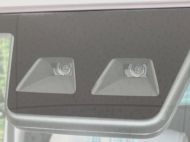 �y�X�}�[�g�A�V�X�g�z���s���ɑO���̎ԗ�����F�����A�Փ˂������Ȏ��͌x��ƃu���[�L�ŏՓˉ���Ɣ�Q�y�����A�V�X�g�B�����S�Ƀh���C�u�����y���݂��������܂��B