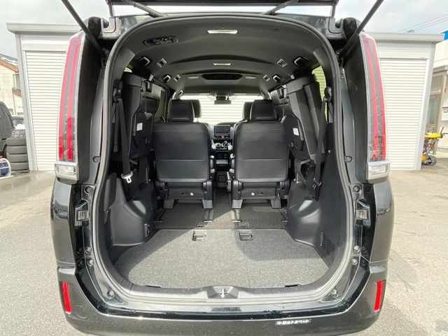 ���i�̂���������ʋ΁A���}���ɏ\���ȉ׎��X�y�[�X���m�ۂ��Ă���܂��B�Z�J���h�V�[�g��|���ƁA�傫�ȉו��̐ύڂ��\�ł���