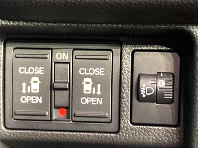 �y�����p���[�X���C�h�h�A�z�X�}�[�g�L�[��^�]�Ȃ̃X�C�b�`�Ō�ȗ����X���C�h�h�A�̊J���\���d��������͂����ăh�A���J����K�v�������A�����Ȃ��q�l�ł��ȒP�ɊJ���߂ł����K�ł���