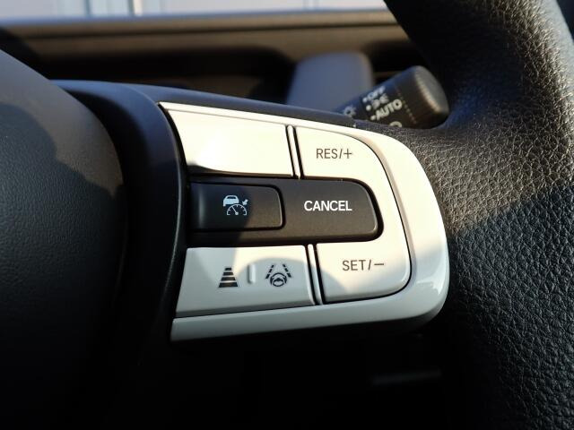 �y�N���[�Y�R���g���[���z�������H�ł̒��������s���y�ɁB�A�N�Z���y�_���𓥂܂��Ɏԑ������ɕۂ��Ƃ��\�ł��B�O���̎ԗ������m���ĎԊԂ�ۂ悤�ɑ��x���߂��Ă���܂�!!