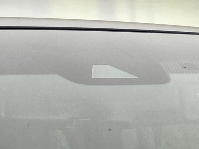 【トヨタセーフティセンス】走行中に前方の車両等を認識し、衝突しそうな時は警報とブレーキで衝突回避と被害軽減をアシスト。より安全にドライブをお楽しみいただけます。