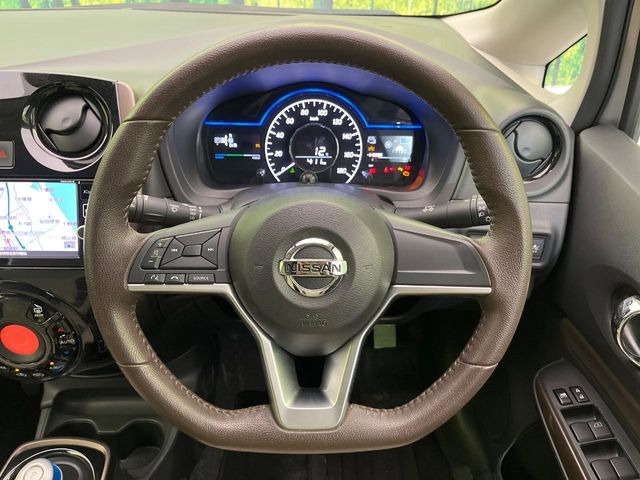 �y�����v�����X�e�A�����O�z�㎿�Ȋv���g�p���邱�ƂŁA��ɂ����������݂ƂĂ��^�]���₷���n���h���ł���