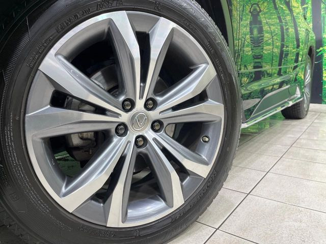 【純正アルミホイール】外観にマッチした純正アルミホイールを装着しております。各種社外アルミホイールや、スタッドレスタイヤも取扱いしております。是非ご相談ください♪
