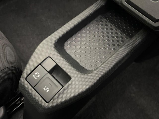 �y�I�[�g�u���[�L�z�[���h�z�M���҂���a�؂Œ�Ԏ��Ƀu���[�L���瑫�𗣂��Ă��A��~��Ԃ�ێ����Ă���܂��B�O�i����Ƃ��̓A�N�Z���𓥂߂Ύ����ŉ��������̂ň��S��X���^�]���y�ɂȂ�܂���