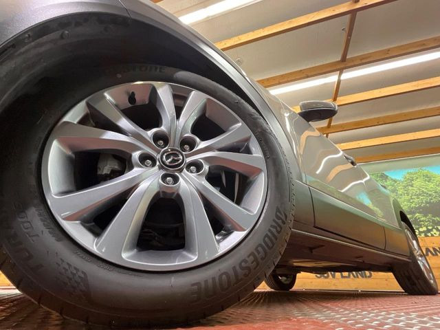 �y���������C���`�A���~�z�C�[���z�O�ςɃ}�b�`���������A���~�z�C�[���𑕒����Ă���܂��B�e��ЊO�A���~�z�C�[����A�X�^�b�h���X�^�C�����戵�����Ă���܂��B���񂲑��k����������