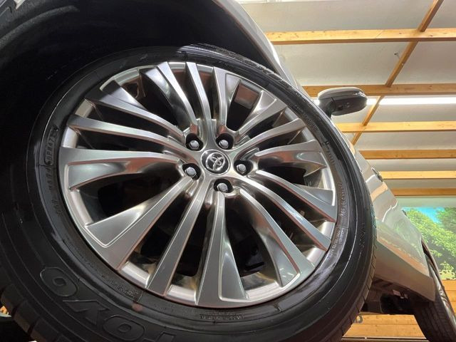 �y����19�C���`�A���~�z�C�[���z�O�ςɃ}�b�`���������A���~�z�C�[���𑕒����Ă���܂��B�e��ЊO�A���~�z�C�[����A�X�^�b�h���X�^�C�����戵�����Ă���܂��B���񂲑��k����������