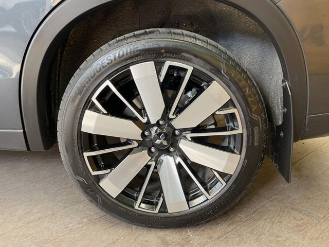 �y����19�C���`�A���~�z�C�[���z�O�ςɃ}�b�`���������A���~�z�C�[���𑕒����Ă���܂��B�e��ЊO�A���~�z�C�[����A�X�^�b�h���X�^�C�����戵�����Ă���܂��B���񂲑��k����������