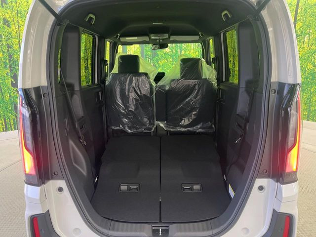 ���i�̂���������ʋ΁A���}���ɏ\���ȉ׎��X�y�[�X���m�ۂ��Ă���܂��B�Z�J���h�V�[�g��|���ƁA�傫�ȉו��̐ύڂ��\�ł���