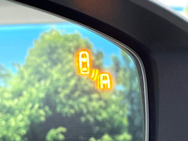 �y�u���C���h�X�|�b�g���j�^�����O�z���s���A�h�A�~���[�̎��p�ɂȂ�₷���ӏ��Ɍ㑱�Ԃ��ڋ߂���ƃT�C�h�~���[�t�߂Ɍx����\���A�h���C�o�[�ɒ��ӊ��N�����Ă���܂��B