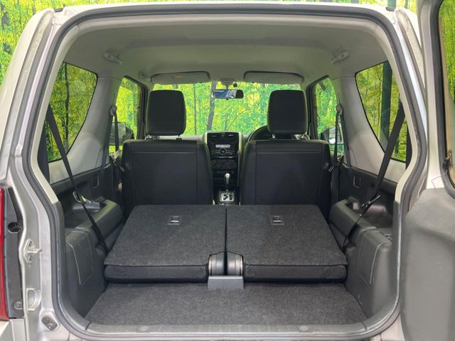 ���i�̂���������ʋ΁A���}���ɏ\���ȉ׎��X�y�[�X���m�ۂ��Ă���܂��B�Z�J���h�V�[�g��|���ƁA�傫�ȉו��̐ύڂ��\�ł���