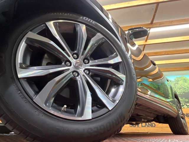 �y����20�C���`�A���~�z�C�[���z�O�ςɃ}�b�`���������A���~�z�C�[���𑕒����Ă���܂��B�e��ЊO�A���~�z�C�[����A�X�^�b�h���X�^�C�����戵�����Ă���܂��B���񂲑��k����������