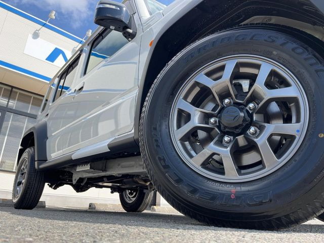 �y����15�C���`�A���~�z�C�[���z�O�ςɃ}�b�`���������A���~�z�C�[���𑕒����Ă���܂��B�e��ЊO�A���~�z�C�[����A�X�^�b�h���X�^�C�����戵�����Ă���܂��B���񂲑��k����������