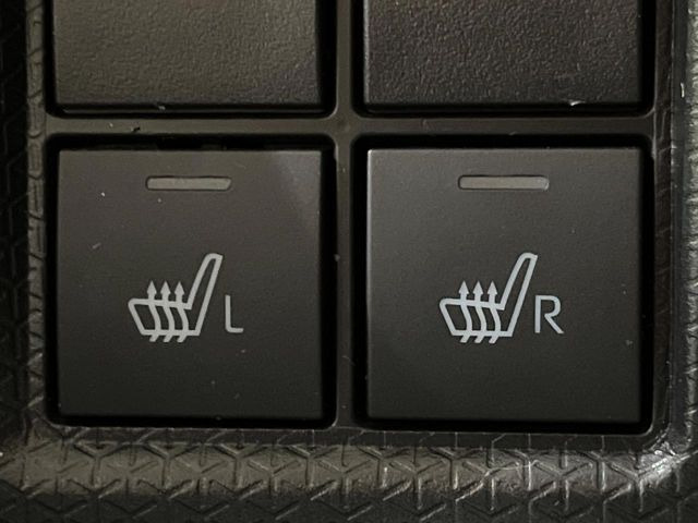 【シートヒーター】寒い日に重宝するシートヒーター!エアコンより早く温まってくれるので寒がりの人も安心ですね♪エアコンの温風は乾燥するから苦手、という方にもをおすすめです。