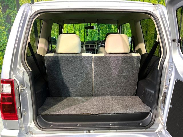 ���i�̂���������ʋ΁A���}���ɏ\���ȉ׎��X�y�[�X���m�ۂ��Ă���܂��B�Z�J���h�V�[�g��|���ƁA�傫�ȉו��̐ύڂ��\�ł���