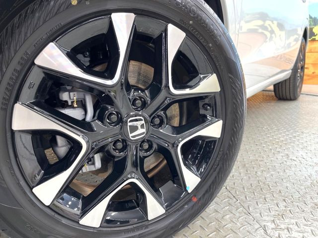 �y����18�C���`�A���~�z�C�[���z�O�ςɃ}�b�`���������A���~�z�C�[���𑕒����Ă���܂��B�e��ЊO�A���~�z�C�[����A�X�^�b�h���X�^�C�����戵�����Ă���܂��B���񂲑��k����������