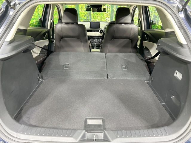 後席を格納すると、これだけの広さが!シーンに合わせたシートアレンジで、大きな荷物も積むことが出来ます♪