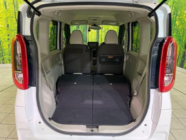 ���i�̂���������ʋ΁A���}���ɏ\���ȉ׎��X�y�[�X���m�ۂ��Ă���܂��B�Z�J���h�V�[�g��|���ƁA�傫�ȉו��̐ύڂ��\�ł���