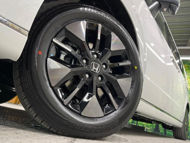 �y����16�C���`�A���~�z�C�[���z�O�ςɃ}�b�`���������A���~�z�C�[���𑕒����Ă���܂��B�e��ЊO�A���~�z�C�[����A�X�^�b�h���X�^�C�����戵�����Ă���܂��B���񂲑��k����������