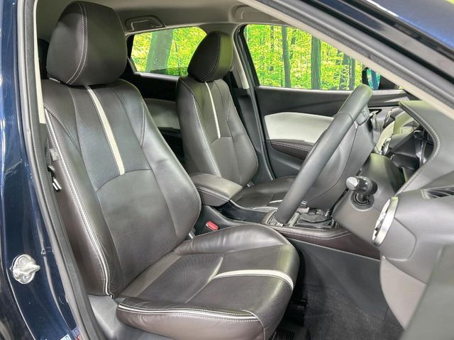 【本革シート】上質な本革を使用し、高級感あふれる本革シート。常に体に触れる部分だから、座り心地の良さにはこだわりたいですね♪汚れの付着や劣化を抑制する内装コーティング施工もおススメですよ♪