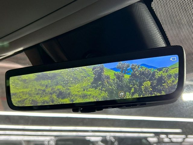 【デジタルインナーミラー】カメラが撮影した車両後方の映像をルームミラー内に表示。クリアな視界で状況の確認が可能です!※ドラレコ機能ご利用には別途SDカードをご用意いただく場合があります。