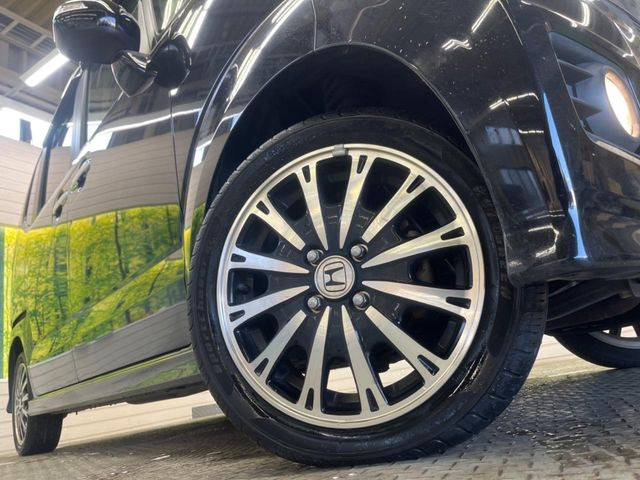 �y����15�C���`�A���~�z�C�[���z�O�ςɃ}�b�`���������A���~�z�C�[���𑕒����Ă���܂��B�e��ЊO�A���~�z�C�[����A�X�^�b�h���X�^�C�����戵�����Ă���܂��B���񂲑��k����������