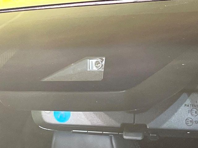 【トヨタセーフティセンス】走行中に前方の車両等を認識し、衝突しそうな時は警報とブレーキで衝突回避と被害軽減をアシスト。より安全にドライブをお楽しみいただけます。