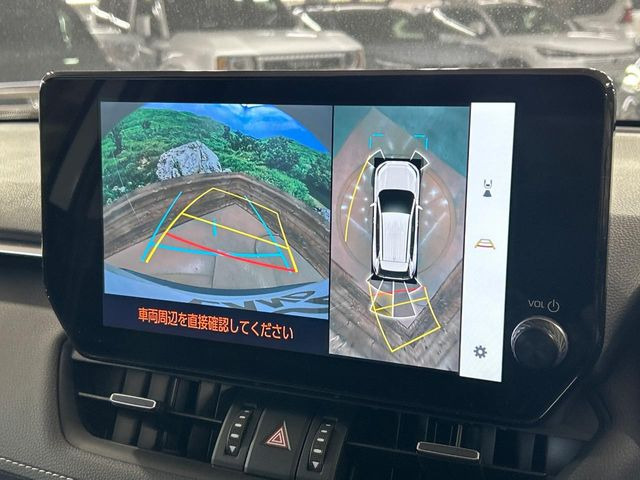 【パノラミックビューモニター】専用のカメラにより、上から見下ろしたような視点で360度クルマの周囲を確認することができます☆死角部分も確認しやすく、狭い場所での切り返しや駐車もスムーズに行えます。