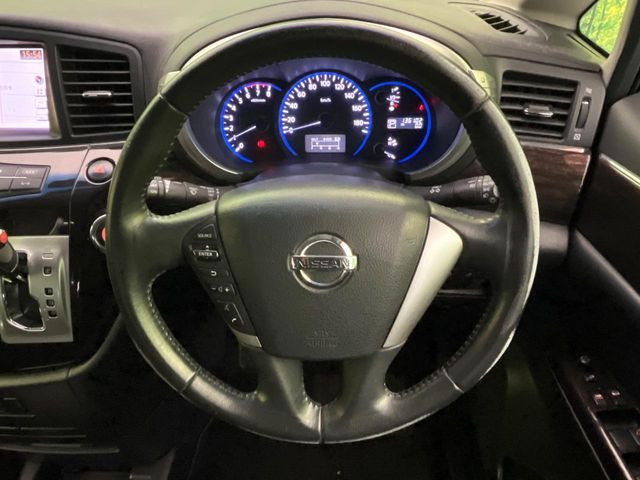 �y�����v�����X�e�A�����O�z�㎿�Ȋv���g�p���邱�ƂŁA��ɂ����������݂ƂĂ��^�]���₷���n���h���ł���