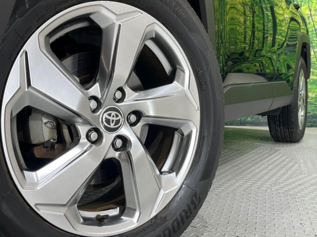 【純正アルミホイール】外観にマッチした純正アルミホイールを装着しております。各種社外アルミホイールや、スタッドレスタイヤも取扱いしております。是非ご相談ください♪