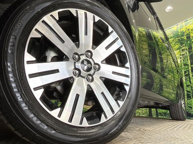 �y����18�C���`�A���~�z�C�[���z�O�ςɃ}�b�`���������A���~�z�C�[���𑕒����Ă���܂��B�e��ЊO�A���~�z�C�[����A�X�^�b�h���X�^�C�����戵�����Ă���܂��B���񂲑��k����������