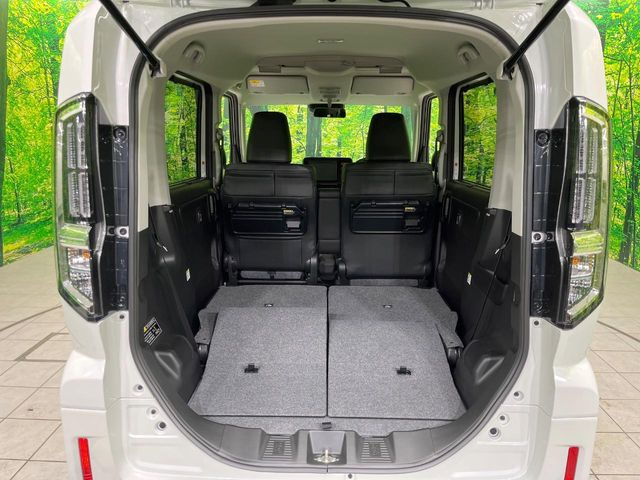 ���i�̂���������ʋ΁A���}���ɏ\���ȉ׎��X�y�[�X���m�ۂ��Ă���܂��B�Z�J���h�V�[�g��|���ƁA�傫�ȉו��̐ύڂ��\�ł���