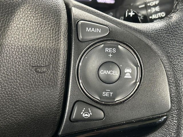 【アダプティブクルーズコントロール】高速道路での長距離走行が楽に!!自動で速度を保つクルーズコントロールが、衝突軽減システムと連携し、前方の車両を感知して車間を保つように速度調節してくれます!!