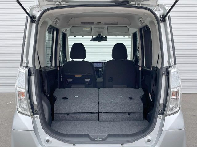 ���i�̂���������ʋ΁A���}���ɏ\���ȉ׎��X�y�[�X���m�ۂ��Ă���܂��B�Z�J���h�V�[�g��|���ƁA�傫�ȉו��̐ύڂ��\�ł���