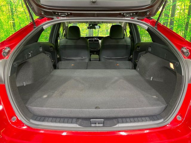 ���i�̂���������ʋ΁A���}���ɏ\���ȉ׎��X�y�[�X���m�ۂ��Ă���܂��B�Z�J���h�V�[�g��|���ƁA�傫�ȉו��̐ύڂ��\�ł���