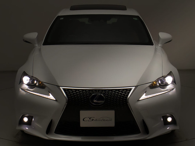 フロントビューの存在感をご覧ください!!ヘッドライトは視界良好のライト、さらにフォグライト搭載。デザイン性も高いのが特権です。