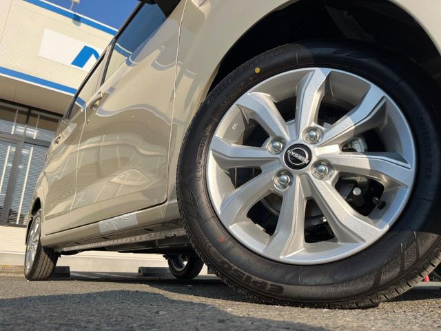 �y����14�C���`�A���~�z�C�[���z�O�ςɃ}�b�`���������A���~�z�C�[���𑕒����Ă���܂��B�e��ЊO�A���~�z�C�[����A�X�^�b�h���X�^�C�����戵�����Ă���܂��B���񂲑��k����������