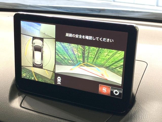【360&deg;ビューモニター】専用のカメラにより、上から見下ろしたような視点で360度クルマの周囲を確認することができます☆死角部分も確認しやすく、狭い場所での切り返しや駐車もスムーズに行えます。