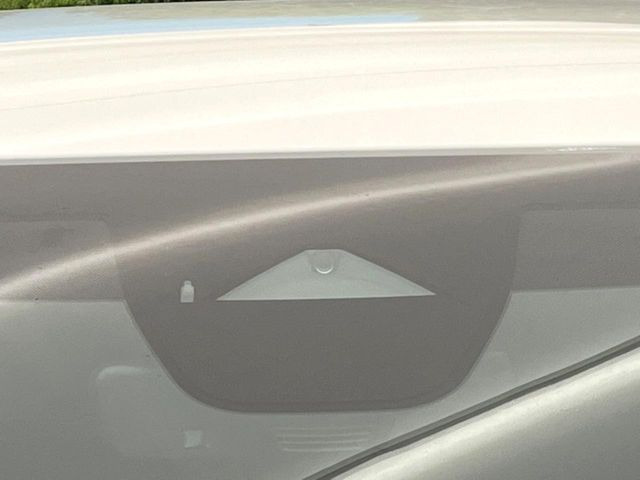 �y�X�}�[�g�u���[�L�T�|�[�g�z���s���ɑO���̎ԗ�����F�����A�Փ˂������Ȏ��͌x��ƃu���[�L�ŏՓˉ���Ɣ�Q�y�����A�V�X�g�B�����S�Ƀh���C�u�����y���݂��������܂��B