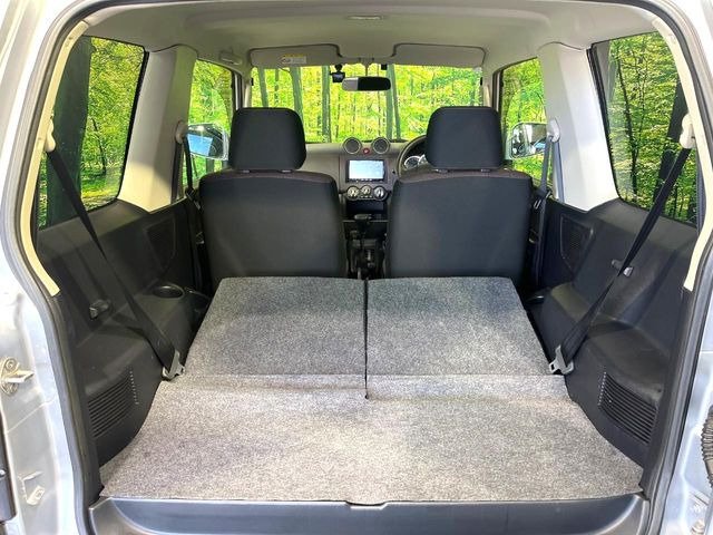 ���i�̂���������ʋ΁A���}���ɏ\���ȉ׎��X�y�[�X���m�ۂ��Ă���܂��B�Z�J���h�V�[�g��|���ƁA�傫�ȉו��̐ύڂ��\�ł���