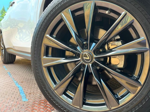 �y�O���[�h��p����20�C���`�A���~�z�C�[���z�f�U�C�����̍��������A���~�z�C�[���𑕒����Ă���܂��B�e��ЊO�A���~�z�C�[����A�X�^�b�h���X�^�C�����戵�����Ă���܂��B���񂲑��k����������