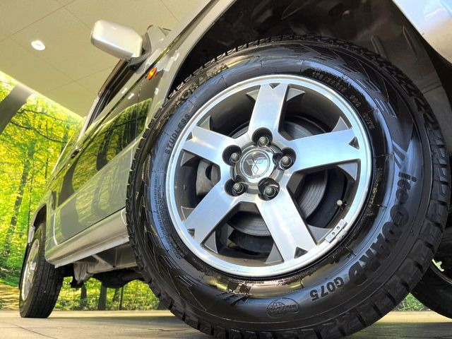 �y����15�C���`�A���~�z�C�[���z�O�ςɃ}�b�`���������A���~�z�C�[���𑕒����Ă���܂��B�e��ЊO�A���~�z�C�[����A�X�^�b�h���X�^�C�����戵�����Ă���܂��B���񂲑��k����������