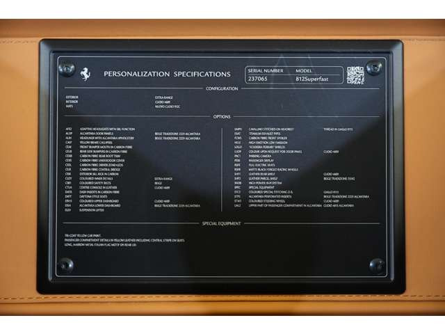 写真の通り多数のオプションを装備。標準でも特別感を感じられる1台に更に特別感を増幅させた至 極の1台です。