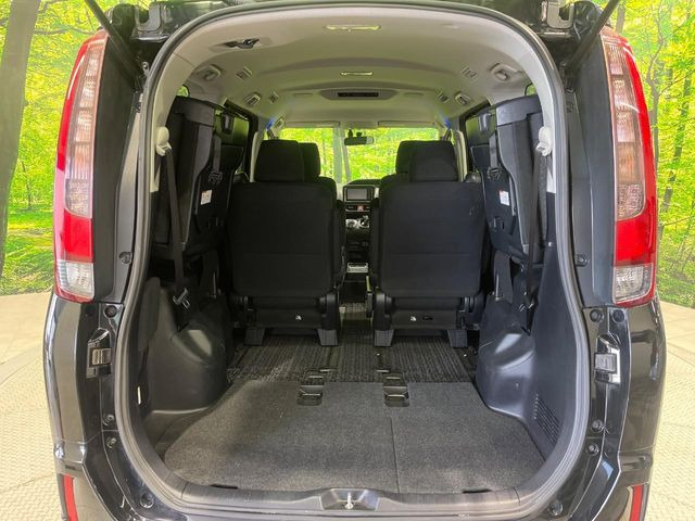 ���i�̂���������ʋ΁A���}���ɏ\���ȉ׎��X�y�[�X���m�ۂ��Ă���܂��B�Z�J���h�V�[�g��|���ƁA�傫�ȉו��̐ύڂ��\�ł���