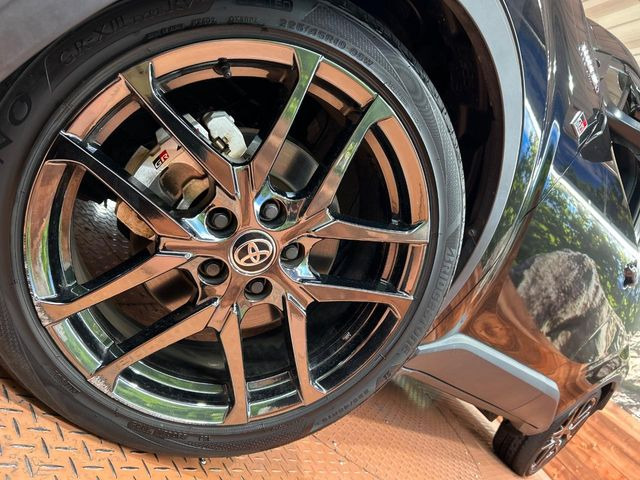 �y����19�C���`�A���~�z�C�[���z�O�ςɃ}�b�`���������A���~�z�C�[���𑕒����Ă���܂��B�e��ЊO�A���~�z�C�[����A�X�^�b�h���X�^�C�����戵�����Ă���܂��B���񂲑��k����������